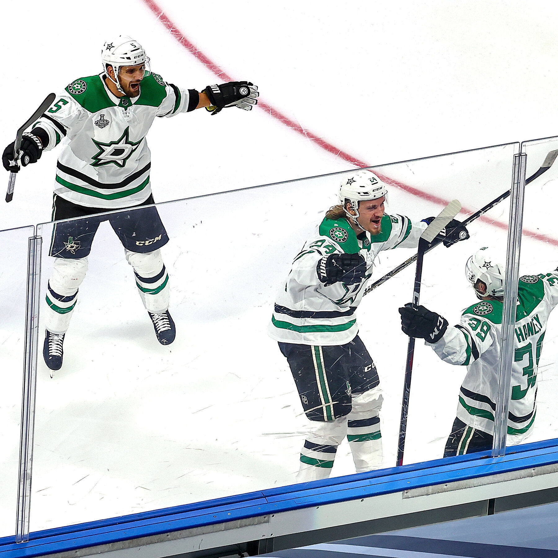 Dallas Gets Goals From Unlikely Sources In Win Over Lightning The New York Times Dallas Gets Goals From Unlikely Sources In Win Over Lightning The New York Times