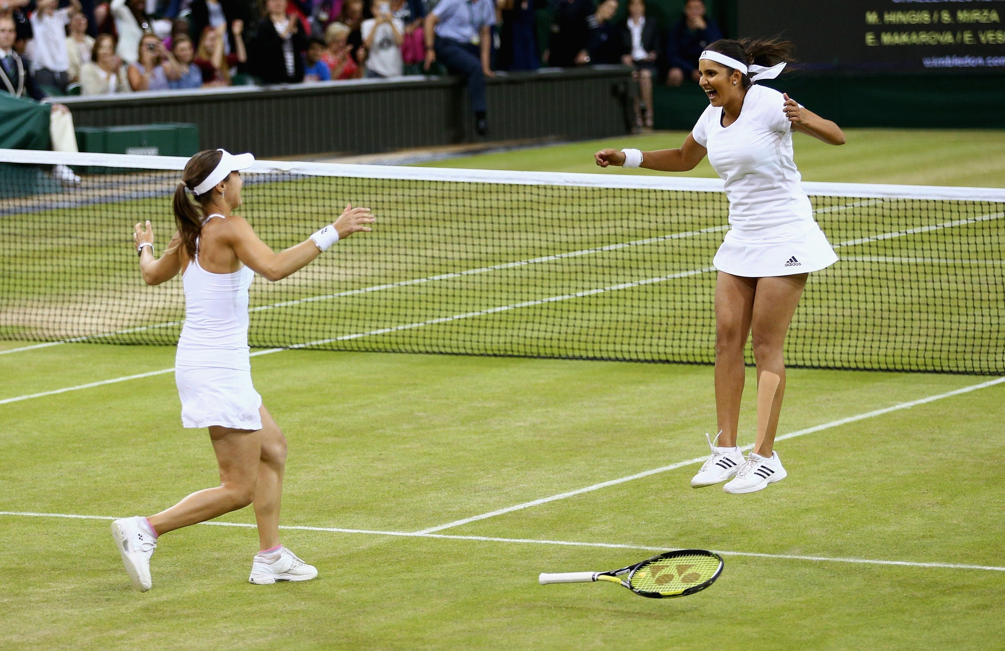 Martina Hingis Returns To Top Of Wimbledon With Help From A Breakthrough The New York Times